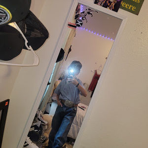 Meet your Posher, Diego